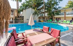 Tropic Beach Club & Resort - Side